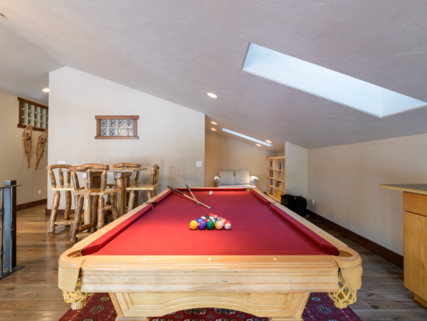 5 bedroom plus loft 10 min walk to Peak 8